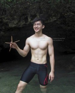 ถอดโชว์เรือนร่าง 1944