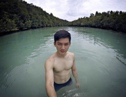 ถอดโชว์เรือนร่าง 1944