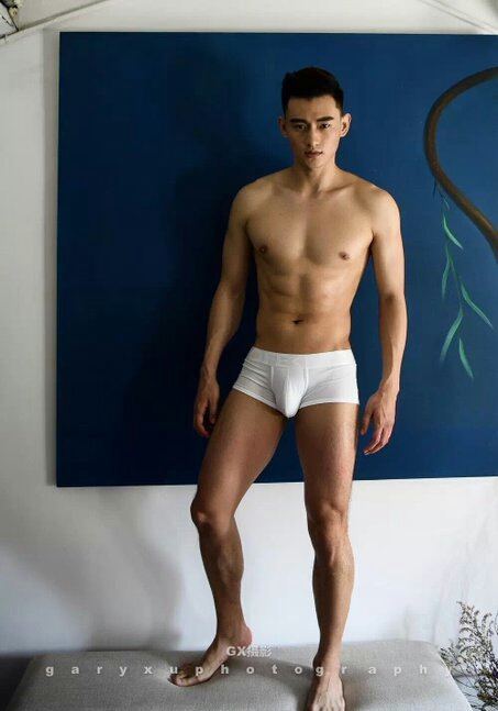 hot male 265 (18+)