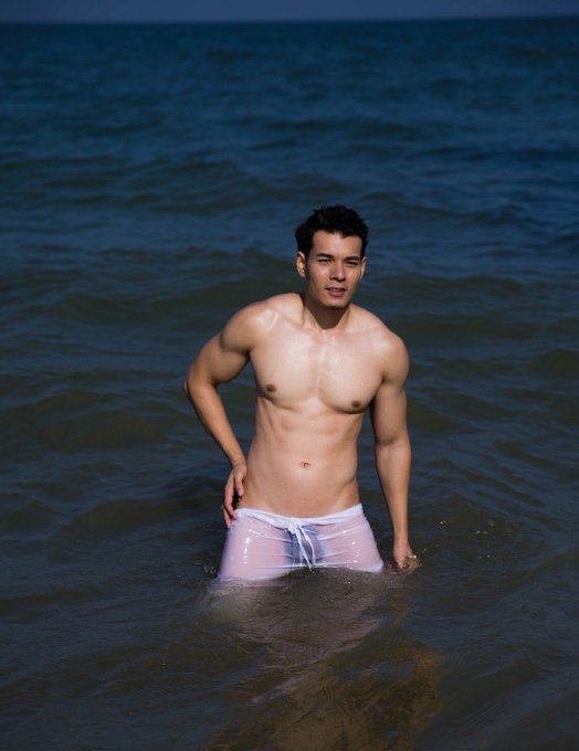 hot male 265 (18+)