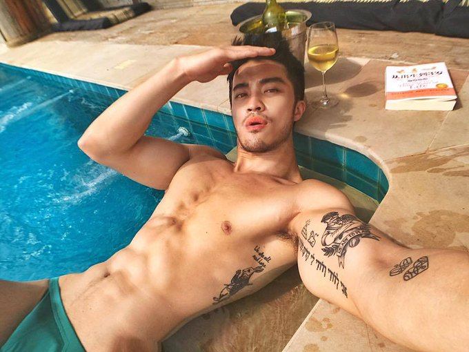 hot male 267 (18+)