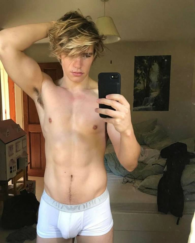 hot male 269 (18+)