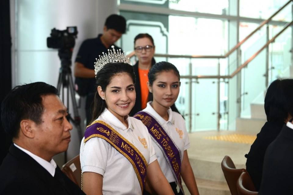 คณะ Miss Tourism Queen Thailand 2017 ร่วมงานแถลงข่าวจัดงานรณรงค์ยุติความรุนแรงต่อเด็ก สตรี และบุคคลในครอบครัว ประจำปี พ.ศ. 2560