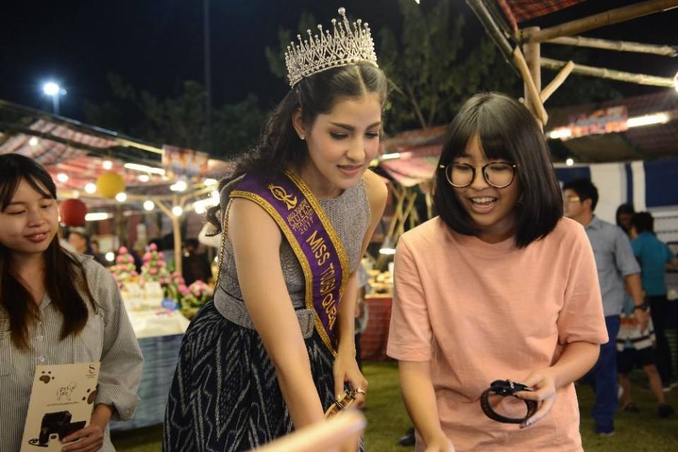 มอร์แกน ฉัตรฑิรา มิชาส์ Miss Tourism Queen Thailand 2017 ร่วมส่งความสุขต้อนรับสายลมหนาว ในงาน “Village Festival”