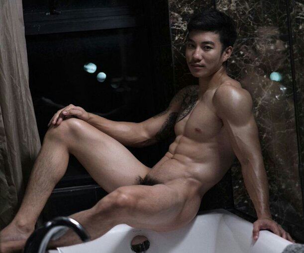 hot male 274 (18+)