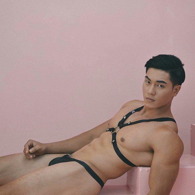 hot male 275 (18+)