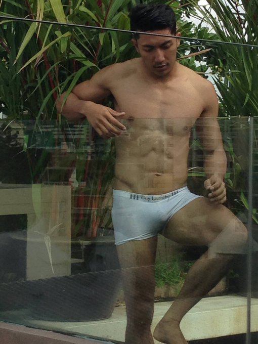 hot male 275 (18+)