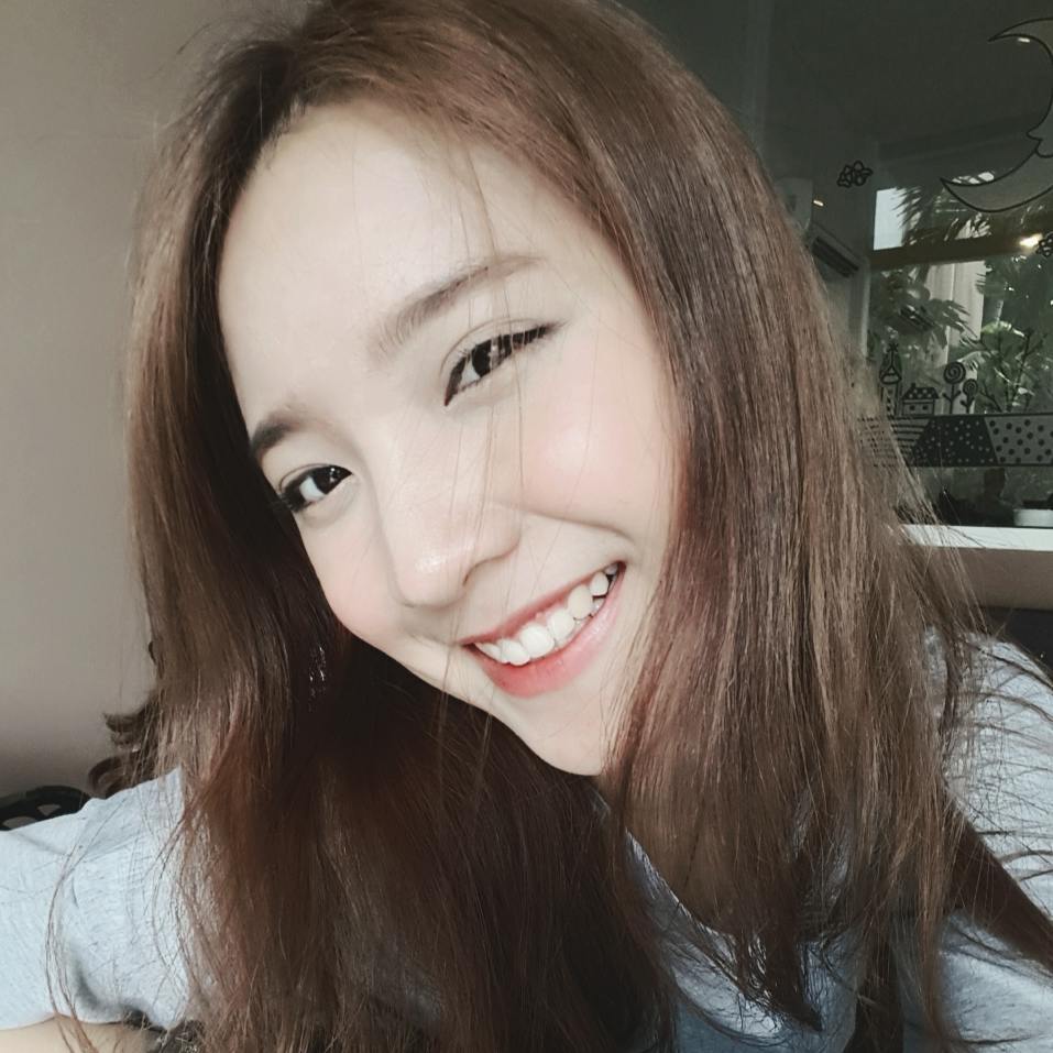 แจน พลอยชมพู คณะปรัชญา การเมือง และเศรษฐศาสตร์