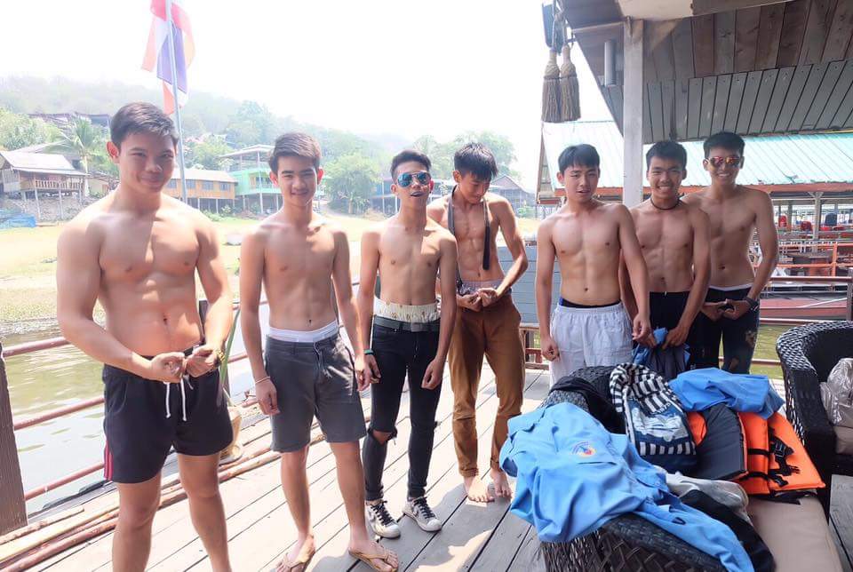 ที่รักคุณจะเอาเพื่อนมารุมฉันไม่ได้นะคะ ไม่นะคะ!! อย่าค่ะ พวกบ้า!! โอ้ย! 2,385