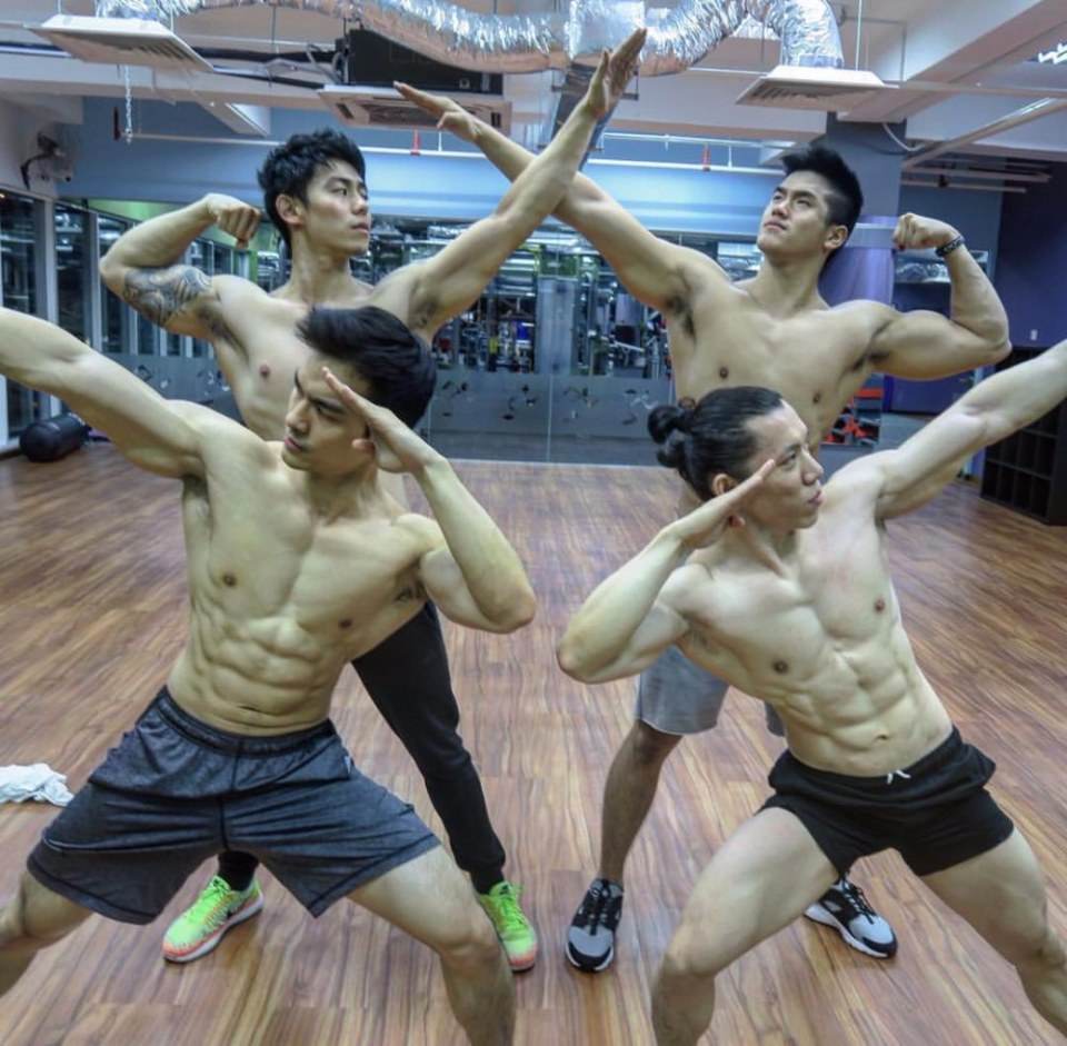 ที่รักคุณจะเอาเพื่อนมารุมฉันไม่ได้นะคะ ไม่นะคะ!! อย่าค่ะ พวกบ้า!! โอ้ย! 2,385