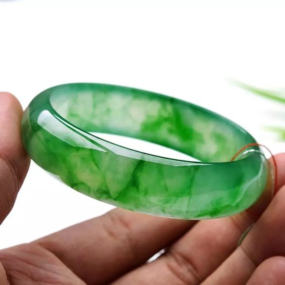 หยก (Jade) เจ้าแห่งหินมีค่าทั้งมวล