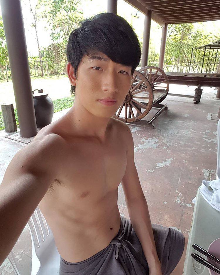 น้องปู้ กิตติพงษ์ ขาวๆใสๆ หุ่นน่ากิน