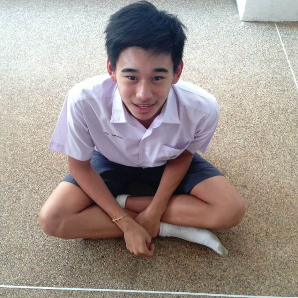 แต่งตัวไม่เรียบร้อยโดนตีนะคะ 2,396