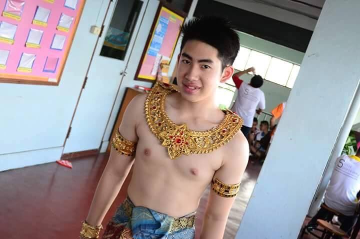 จัดขบวนพาเหรด 2,397