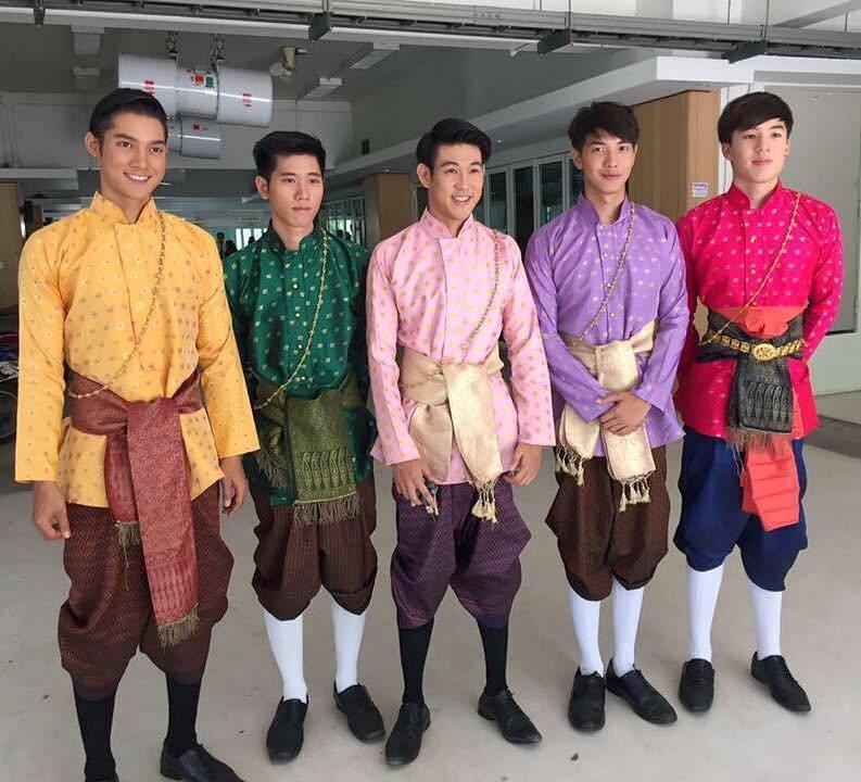 จัดขบวนพาเหรด 2,397