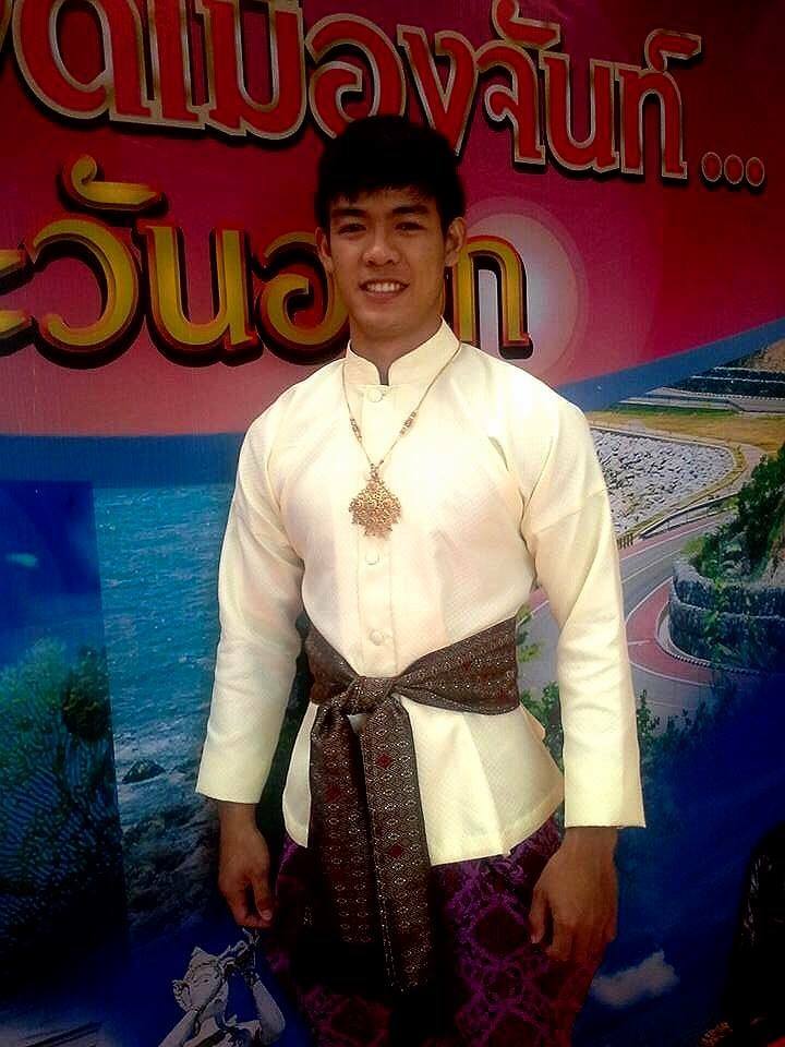 จัดขบวนพาเหรด 2,397