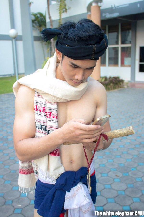 จัดขบวนพาเหรด 2,397