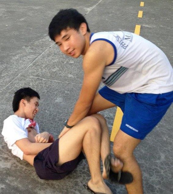 ผู้ชายเล่นอะไรกันก็ไม่รู้ค่ะพี่ตา 2,402