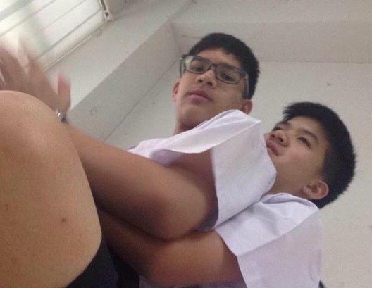 ผู้ชายเล่นอะไรกันก็ไม่รู้ค่ะพี่ตา 2,402
