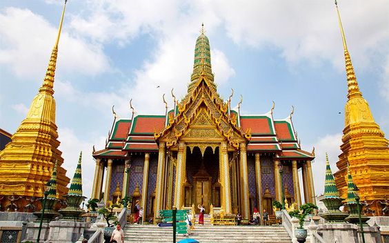 ความยิ่งใหญ่ ของ ไทย กับ พระบรมมหาราชวัง หรือพระราชวังพระนคร