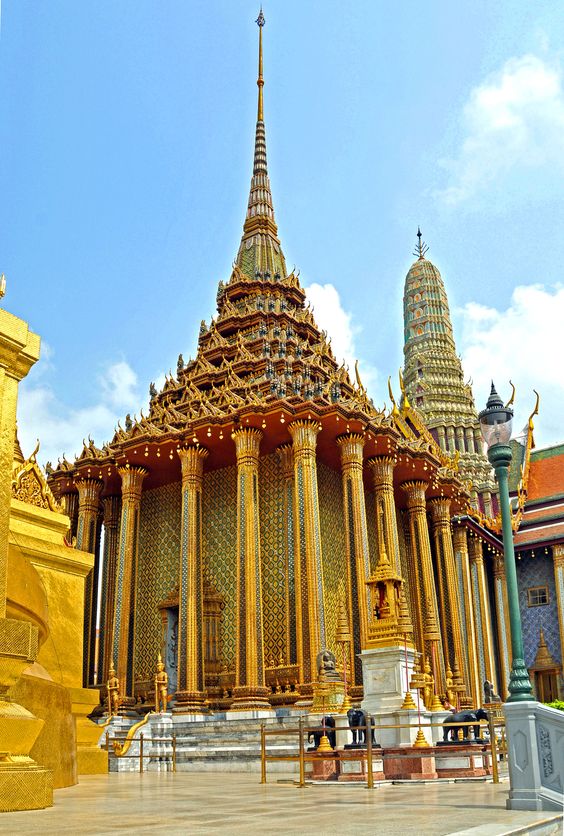 ความยิ่งใหญ่ ของ ไทย กับ พระบรมมหาราชวัง หรือพระราชวังพระนคร