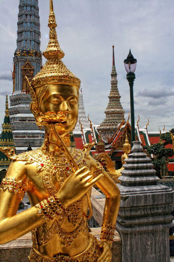 ความยิ่งใหญ่ ของ ไทย กับ พระบรมมหาราชวัง หรือพระราชวังพระนคร