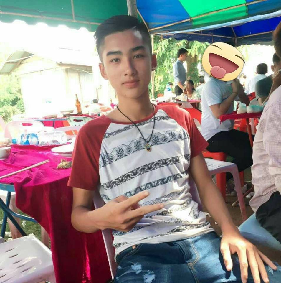 ຊ່າງແອຫຼໍ່ หนุ่มน้อยล้างแอร์หาเงินค่าเทอม บ่าวลาวหล่อ