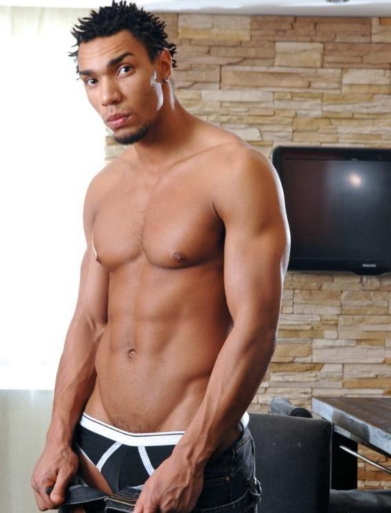 Man Crush of the Day: Football player Justin Tryon