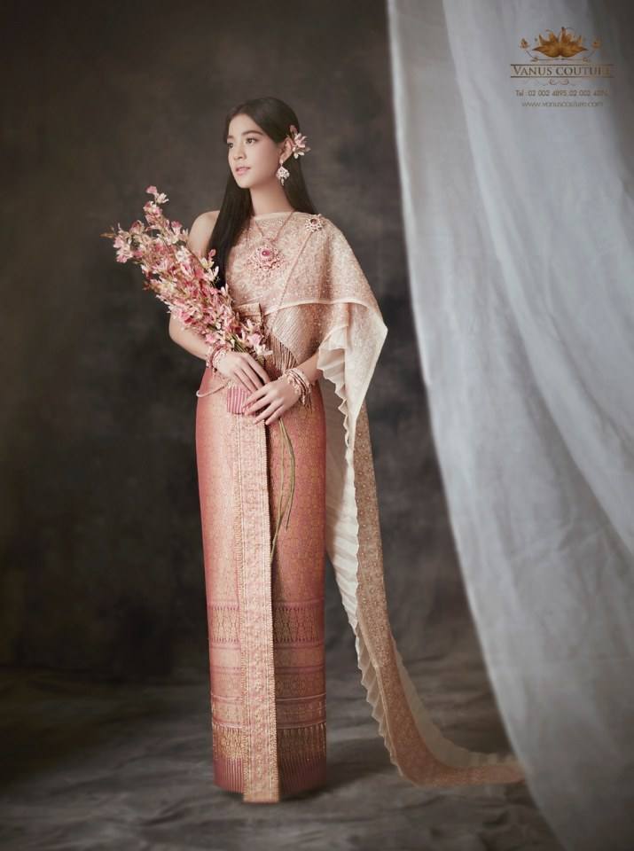 สายป่าน อภิญญา งดงามแบบไทยเสมือนดั่งนางอัปสรสวรรค์