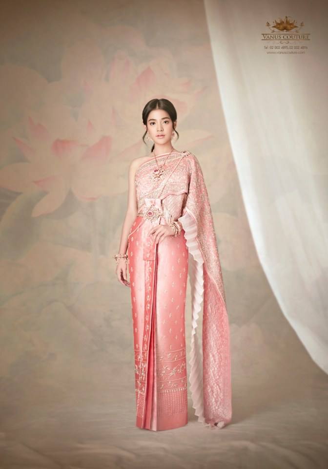 สายป่าน อภิญญา งดงามแบบไทยเสมือนดั่งนางอัปสรสวรรค์
