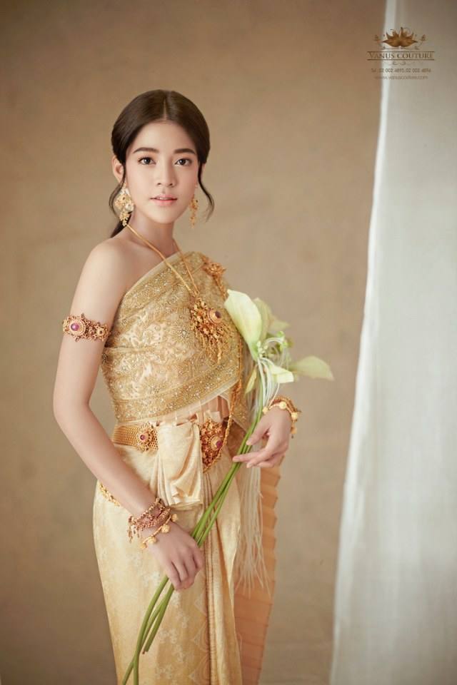 สายป่าน อภิญญา งดงามแบบไทยเสมือนดั่งนางอัปสรสวรรค์