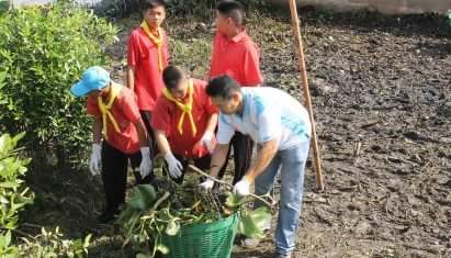 ชาวท่าฉลอมรวมพลัง Big Cleaning Day คืนความสดใสให้สถานีรถไฟบ้านแหลม (เส้นทางรถไฟสายประวัติศาสตร์ที่มีอายุกว่า 100 ปี