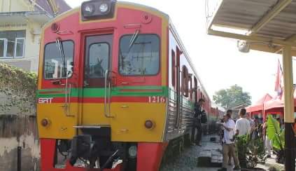 ชาวท่าฉลอมรวมพลัง Big Cleaning Day คืนความสดใสให้สถานีรถไฟบ้านแหลม (เส้นทางรถไฟสายประวัติศาสตร์ที่มีอายุกว่า 100 ปี