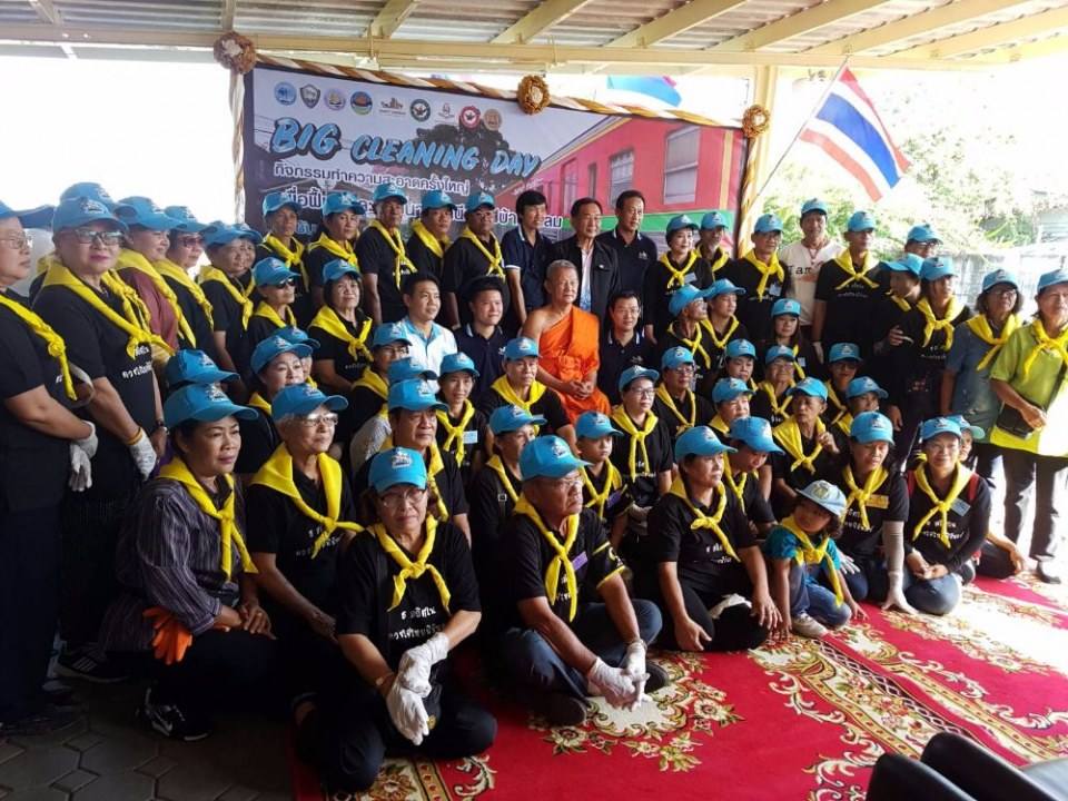 ชาวท่าฉลอมรวมพลัง Big Cleaning Day คืนความสดใสให้สถานีรถไฟบ้านแหลม (เส้นทางรถไฟสายประวัติศาสตร์ที่มีอายุกว่า 100 ปี
