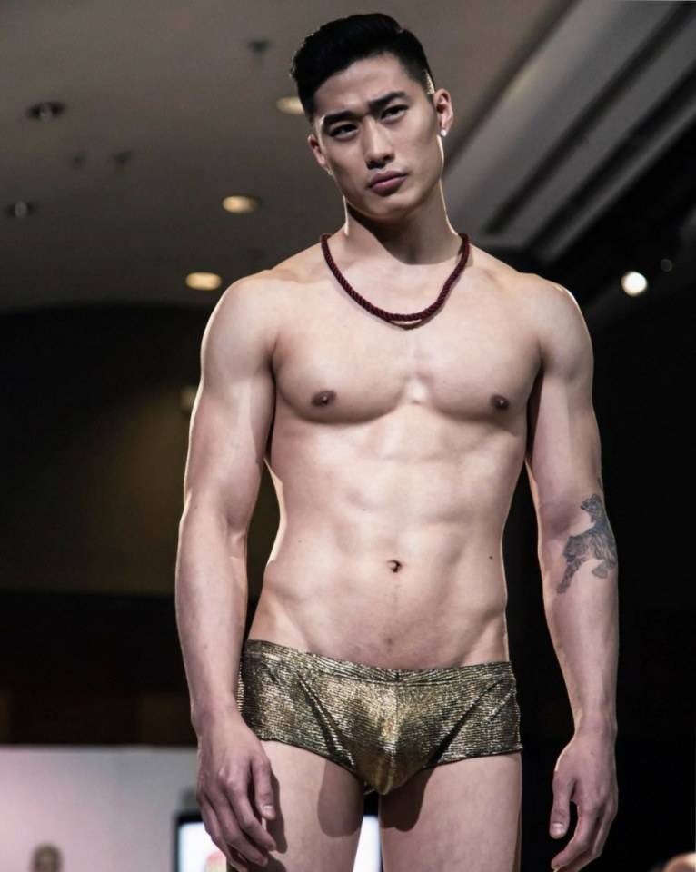 hot male 281 (18+)