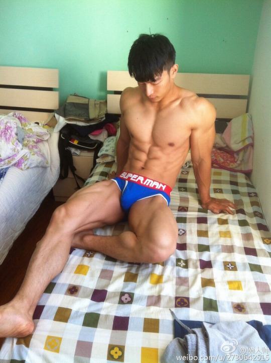 hot male 281 (18+)