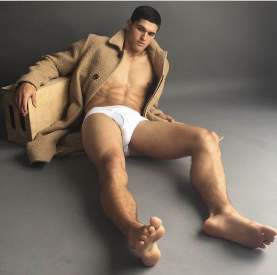 hot male 282 (18+)