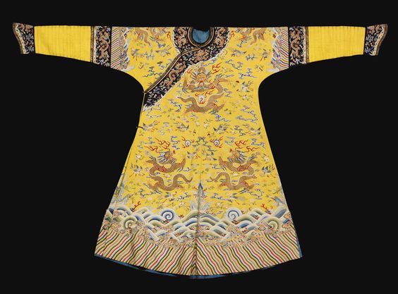 ฉลองพระองค์ฮ่องเต้: เสื้อคลุมมังกรและสัญลักษณ์แห่งองค์จักรพรรดิ