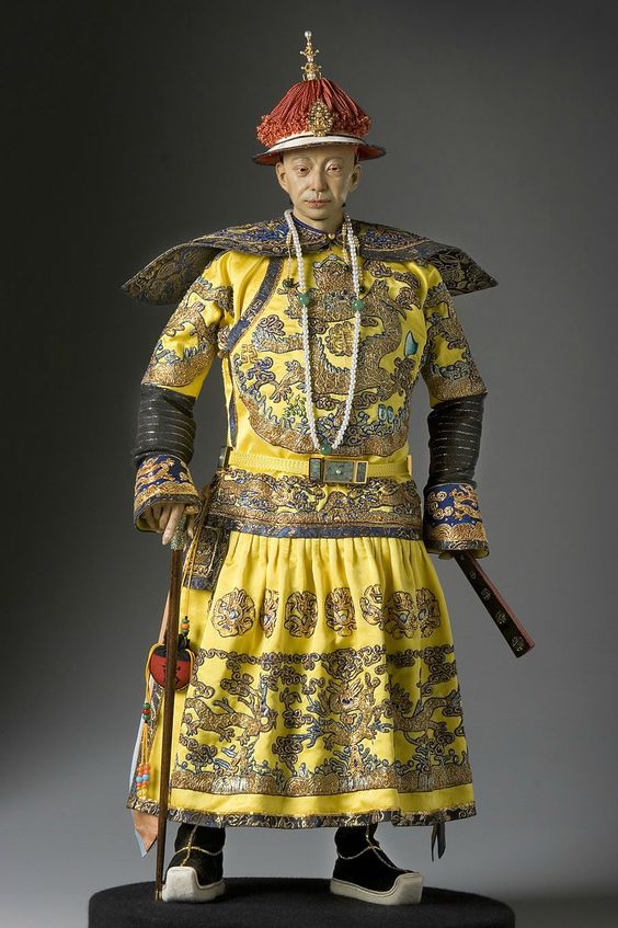 ฉลองพระองค์ฮ่องเต้: เสื้อคลุมมังกรและสัญลักษณ์แห่งองค์จักรพรรดิ