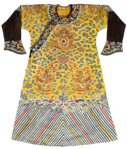 ฉลองพระองค์ฮ่องเต้: เสื้อคลุมมังกรและสัญลักษณ์แห่งองค์จักรพรรดิ
