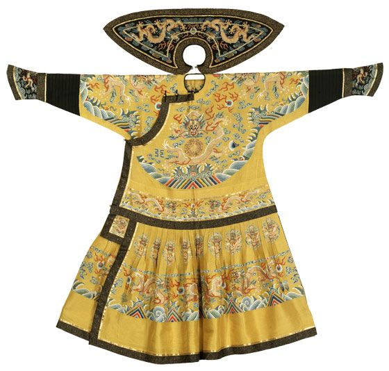 ฉลองพระองค์ฮ่องเต้: เสื้อคลุมมังกรและสัญลักษณ์แห่งองค์จักรพรรดิ