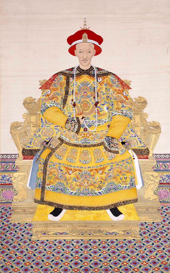 ฉลองพระองค์ฮ่องเต้: เสื้อคลุมมังกรและสัญลักษณ์แห่งองค์จักรพรรดิ