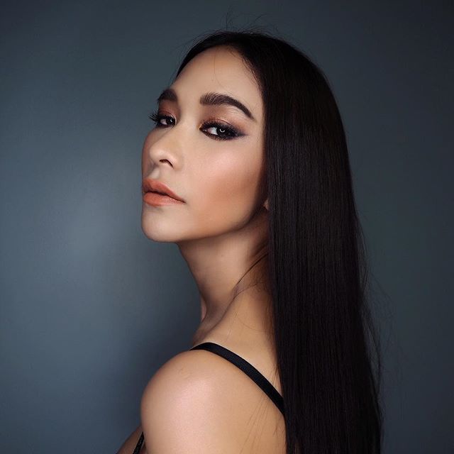 พลอย