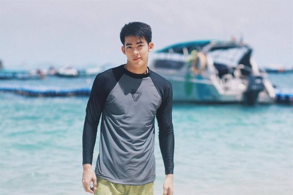 คนนี้แหละที่ติดตาตรึงใจและตามหาอยู่ เป็นหยังคือบ่แสดงนำหวา โอยคนอีหยังมาหล่อเป็นตาแชบตั้งแต่หัวสุดตีนแท้ บ่เห็นมีภาพแก้ผ้าแน่น๊อ