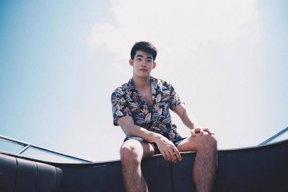 คนนี้แหละที่ติดตาตรึงใจและตามหาอยู่ เป็นหยังคือบ่แสดงนำหวา โอยคนอีหยังมาหล่อเป็นตาแชบตั้งแต่หัวสุดตีนแท้ บ่เห็นมีภาพแก้ผ้าแน่น๊อ
