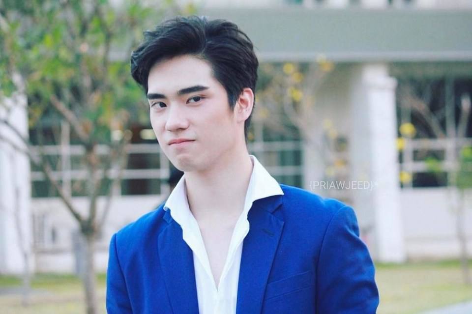 คนนี้แหละที่ติดตาตรึงใจและตามหาอยู่ เป็นหยังคือบ่แสดงนำหวา โอยคนอีหยังมาหล่อเป็นตาแชบตั้งแต่หัวสุดตีนแท้ บ่เห็นมีภาพแก้ผ้าแน่น๊อ