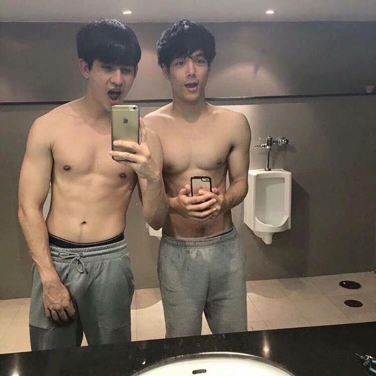 ดาราชายที่มาสองคน 2,404