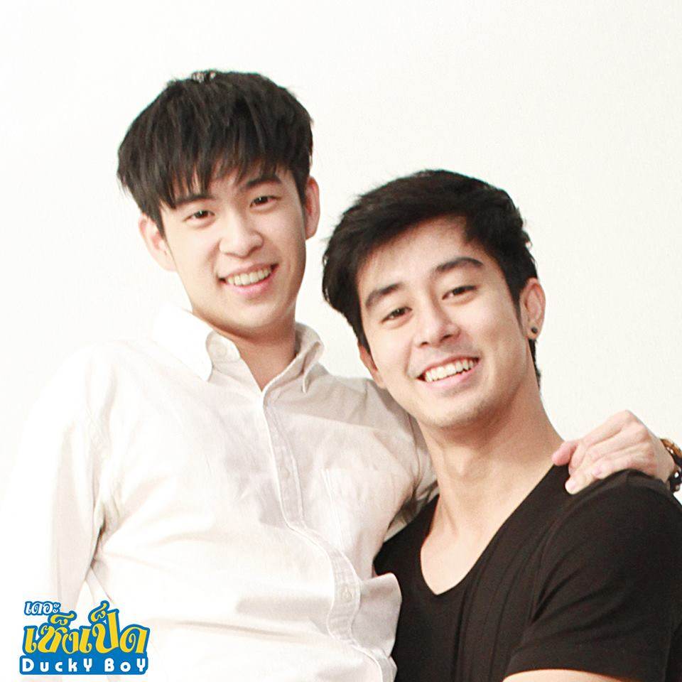 ดาราชายที่มาสองคน 2,404