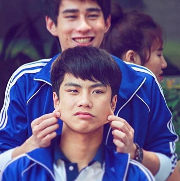 ดาราชายที่มาสองคน 2,404