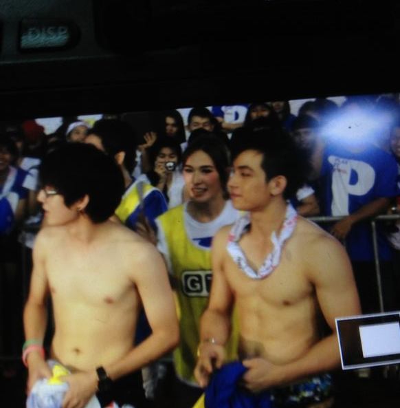 ดาราชายที่มาสองคน 2,404